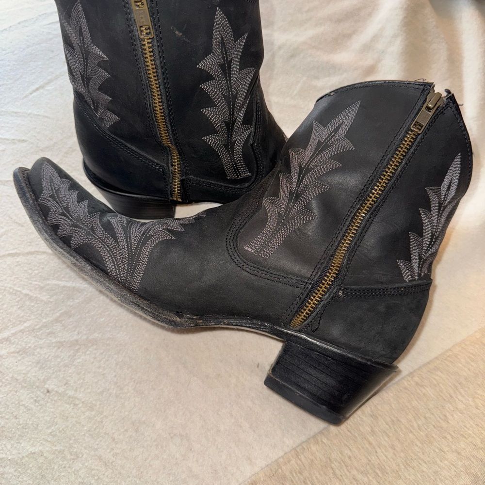 Black Snip Toe Cowboy Boots (short)